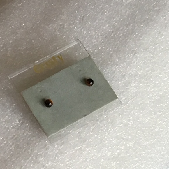 Lovely 10k gold tiger's eye stud earrings - Picture 6 of 8